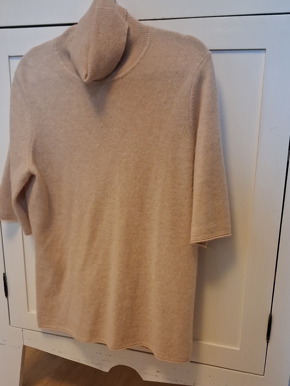 Magaschoni 100% Cashmere Short-Sleeve Turtleneck Sweater in Light Camel M
